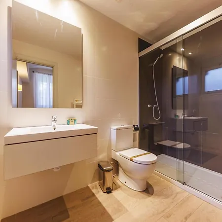 Bravissimo Llebre Duplex, With Patio Lägenhet Girona